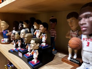 Where's Waldo? Behind the 2004 Detroit Pistons, of course!
